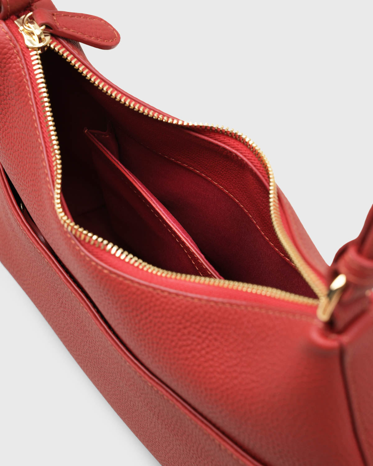 Marlows Crescent Hobo (Scarlet)