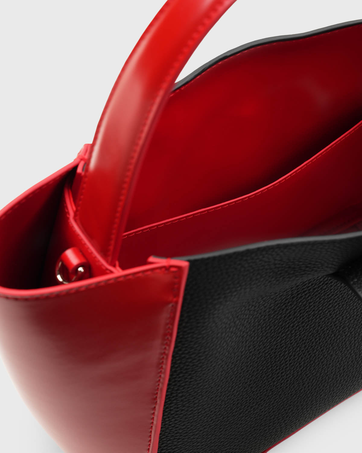 Mahjong Trapeze Bag (Black/Scarlet)