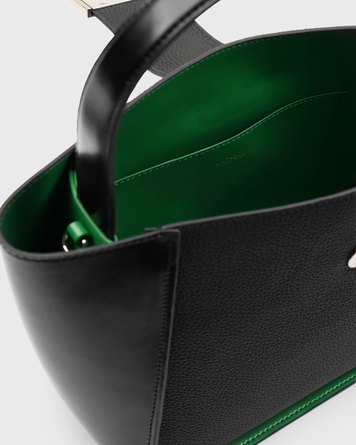 Mahjong Trapeze Bag (Black/Bold Green)