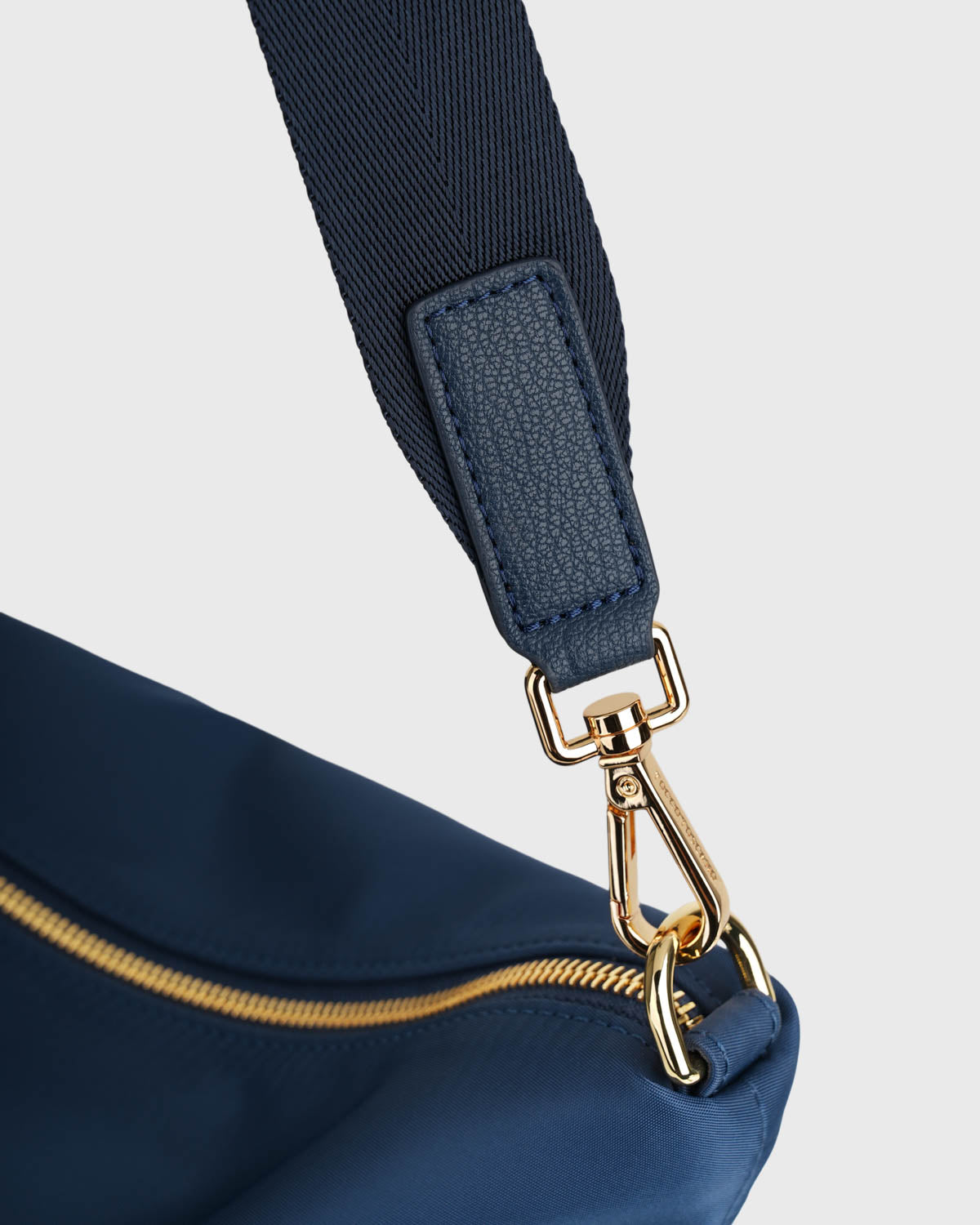 Aimee Travel BiB (Navy)