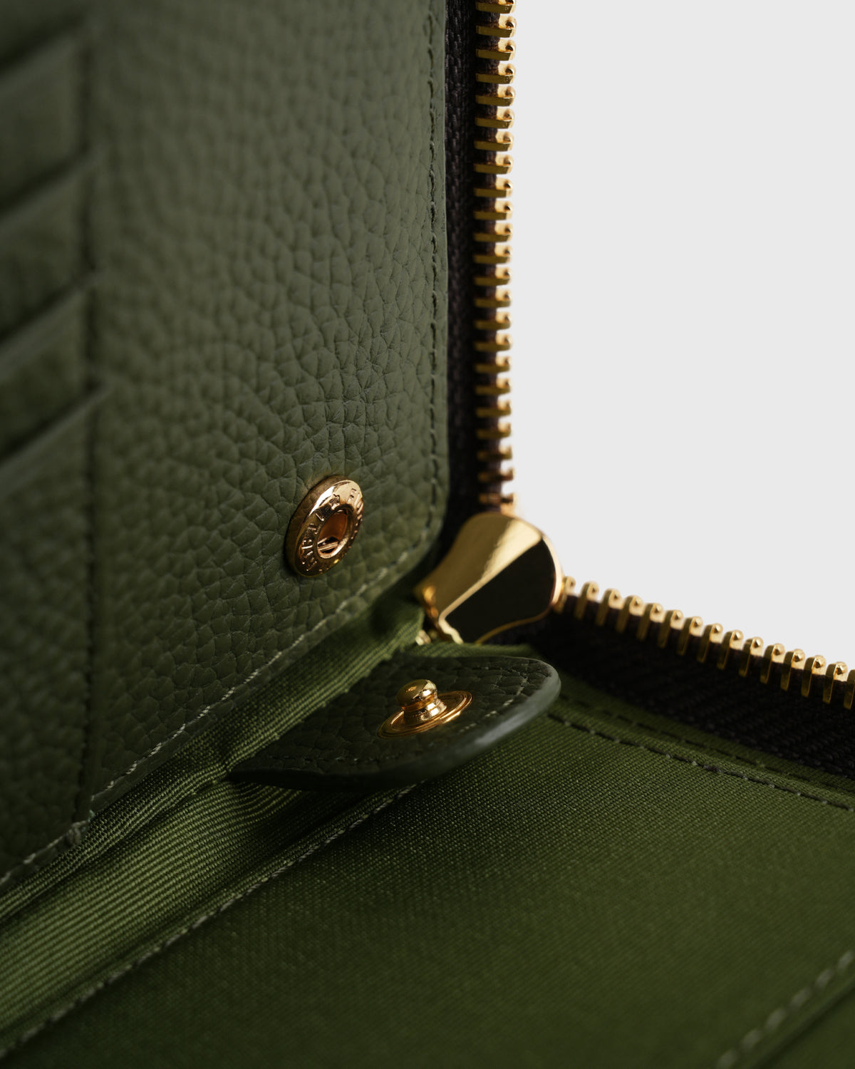 Aimee L-zip Wristlet Clutch (Olive)