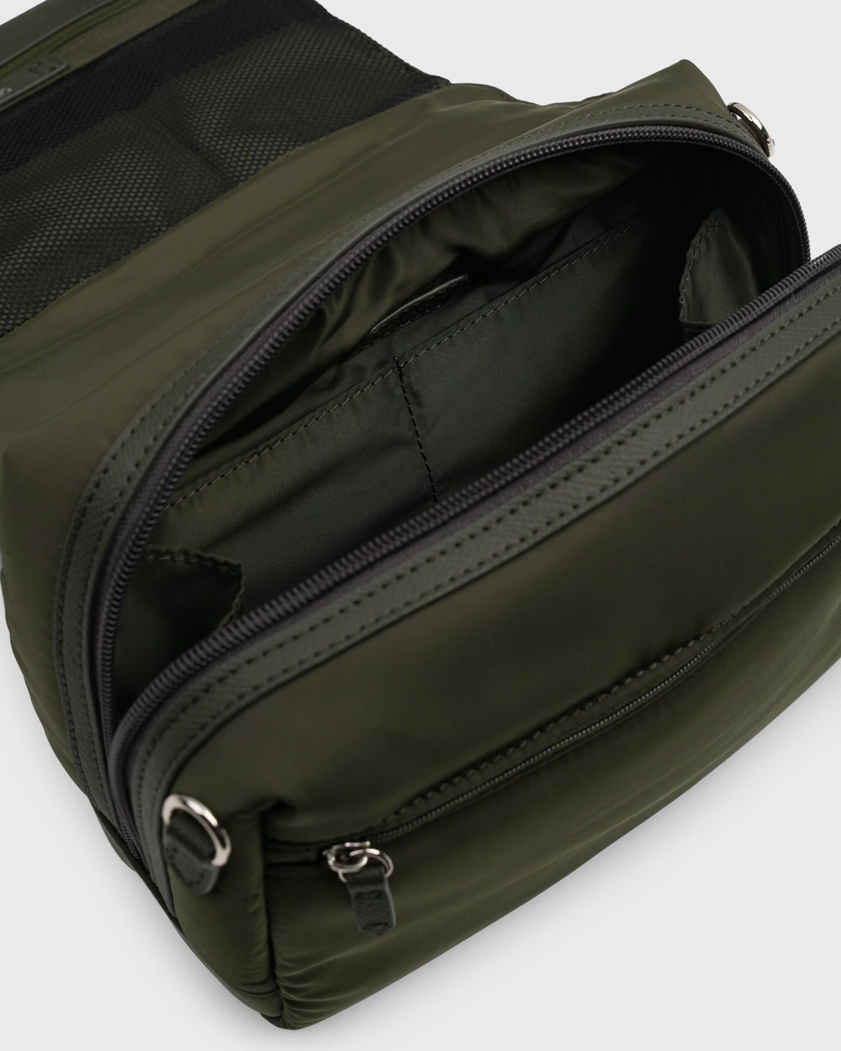 Elle Toiletry Bag (Dark Moss)