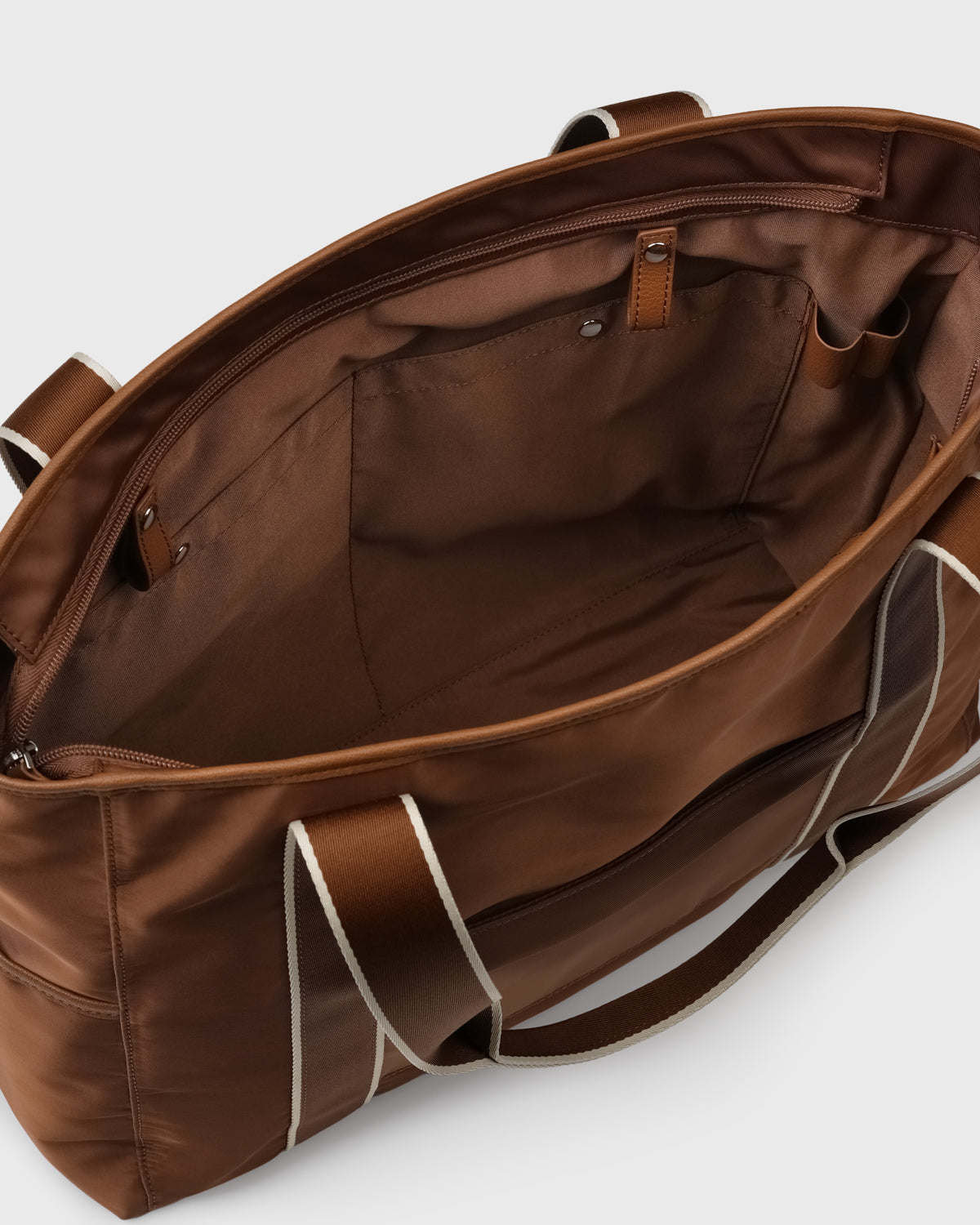 Vivi Tote	(Chocolate)