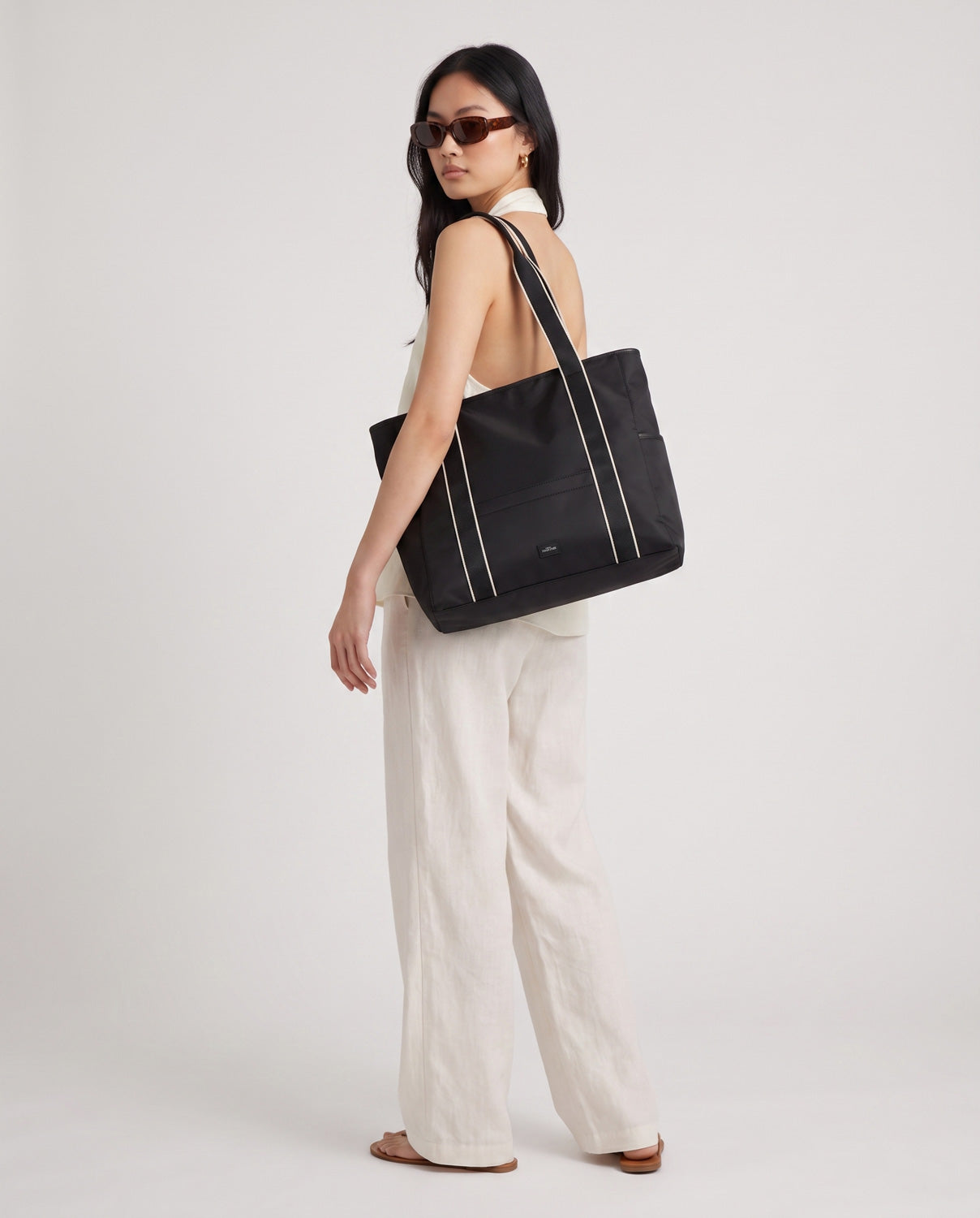 Vivi Tote	(Black)